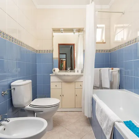 Homes Large Fully Equipped With 2 Bedrooms, Swimming Pool & Patio