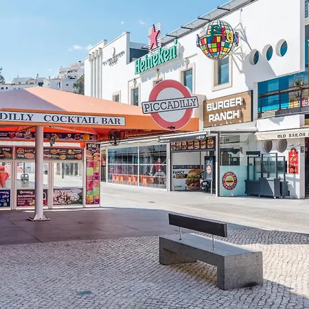 Homes Large Fully Equipped With 2 Bedrooms, Swimming Pool & Patio