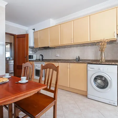 Apartament Homes Large Fully Equipped With 2 Bedrooms, Swimming Pool & Patio