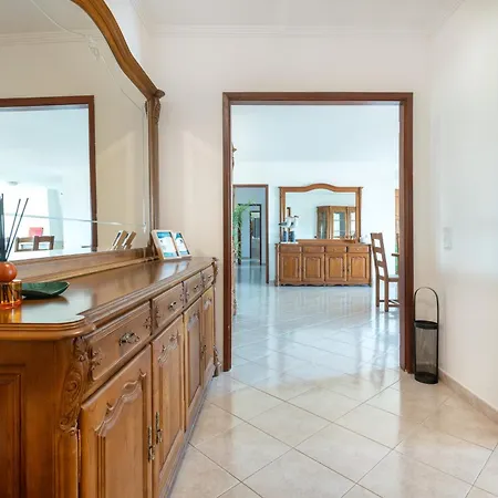 Homes Large Fully Equipped With 2 Bedrooms, Swimming Pool & Patio