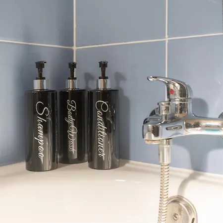 Homes Large Fully Equipped With 2 Bedrooms, Swimming Pool & Patio Αλμπουφέιρα