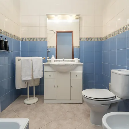 Homes Large Fully Equipped With 2 Bedrooms, Swimming Pool & Patio