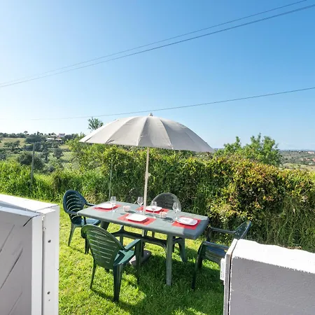 Διαμέρισμα Homes Large Fully Equipped With 2 Bedrooms, Swimming Pool & Patio Αλμπουφέιρα