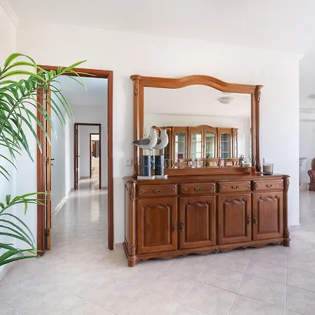 Lägenhet Homes Large Fully Equipped With 2 Bedrooms, Swimming Pool & Patio *