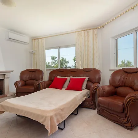 Homes Large Fully Equipped With 2 Bedrooms, Swimming Pool & Patio Αλμπουφέιρα