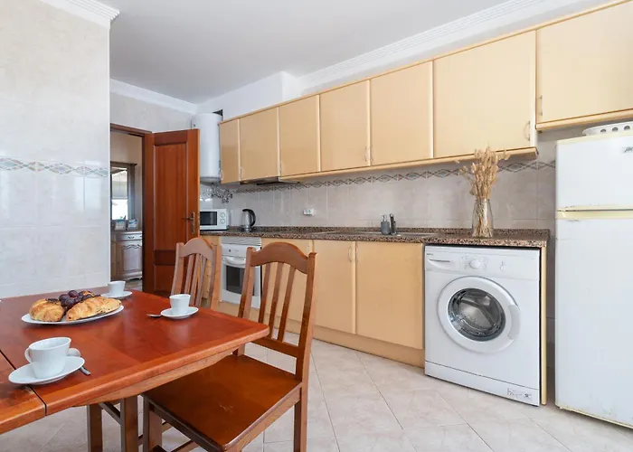 아파트 Homes Large Fully Equipped With 2 Bedrooms, Swimming Pool & Patio