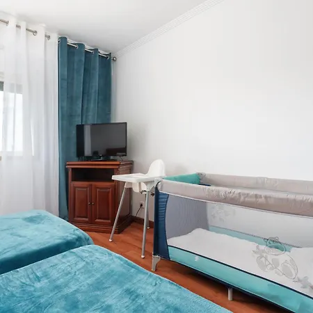 Homes Large Fully Equipped With 2 Bedrooms, Swimming Pool & Patio Lägenhet
