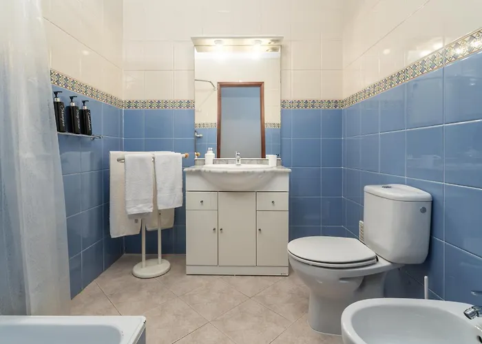 Homes Large Fully Equipped With 2 Bedrooms, Swimming Pool & Patio