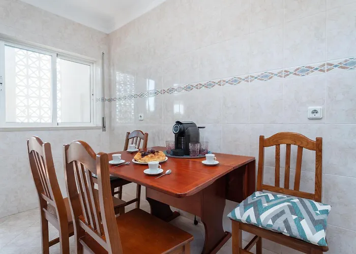 Apartment Homes Large Fully Equipped With 2 Bedrooms, Swimming Pool & Patio
