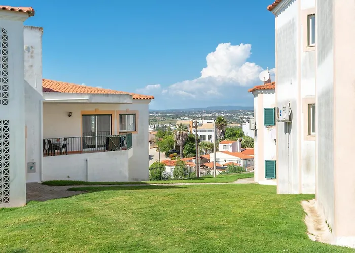 Homes Large Fully Equipped With 2 Bedrooms, Swimming Pool & Patio Albufeira
