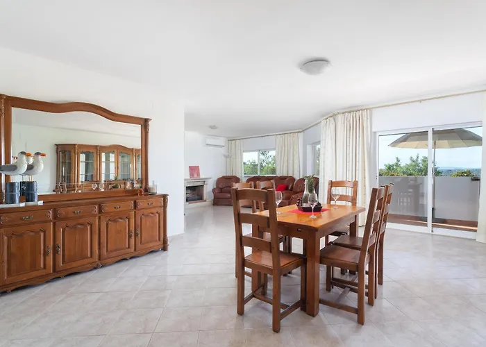 Apartament Homes Large Fully Equipped With 2 Bedrooms, Swimming Pool & Patio