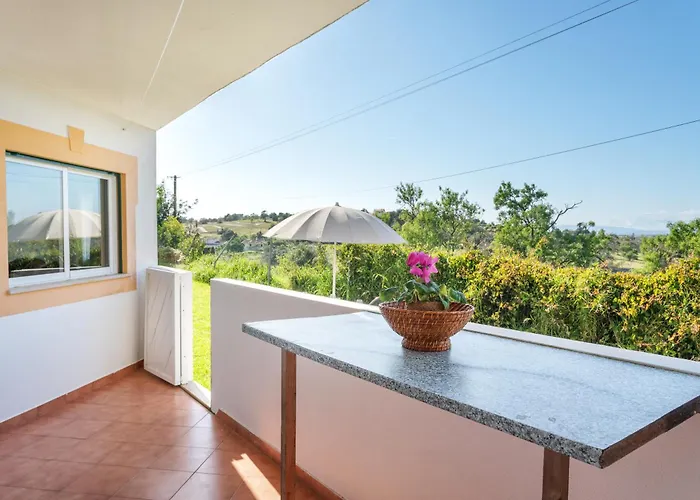 Apartment Homes Large Fully Equipped With 2 Bedrooms, Swimming Pool & Patio *