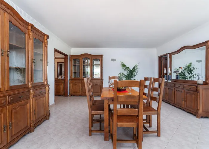 Homes Large Fully Equipped With 2 Bedrooms, Swimming Pool & Patio Albufeira